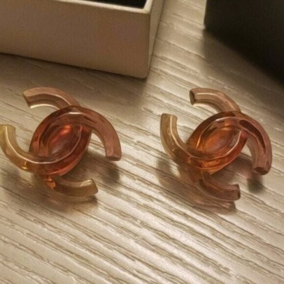 Chanel Vintage LARGE Interlocking CC Clip On Earrings - Picture 14 of 15